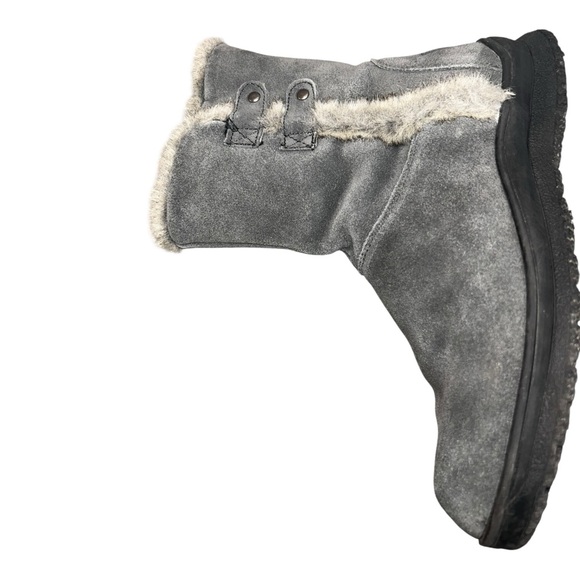 Minnetonka Gray Suede Faux-Fur Lined Boots — Size 8M women’s - Picture 8 of 10